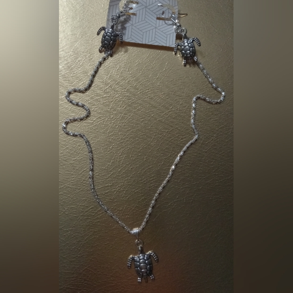 Delicate Silver Necklace with Intricate Links